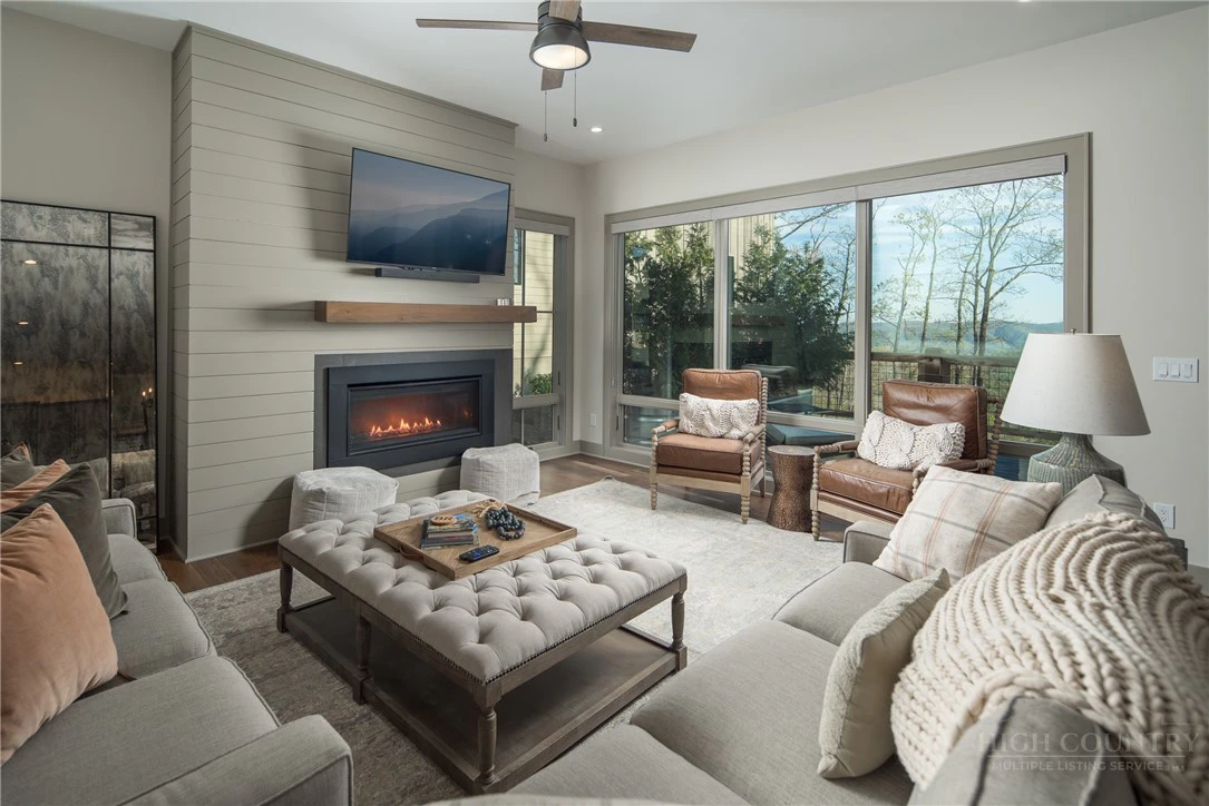 Image number 2 for the current listing