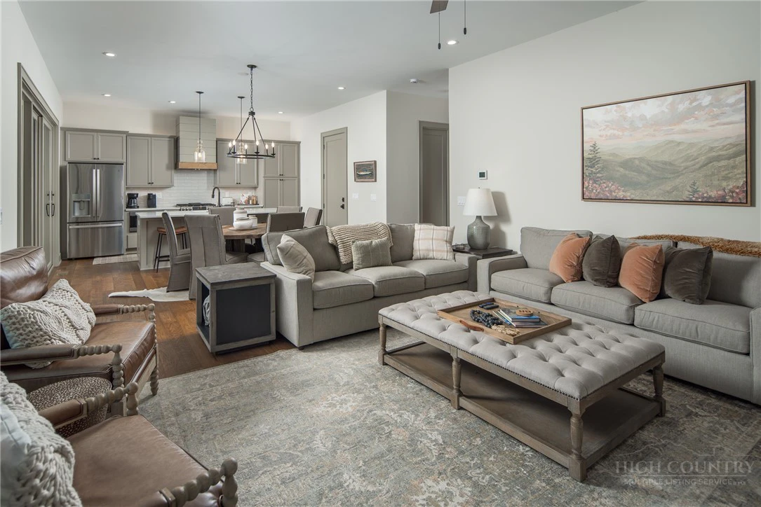 Image number 4 for the current listing