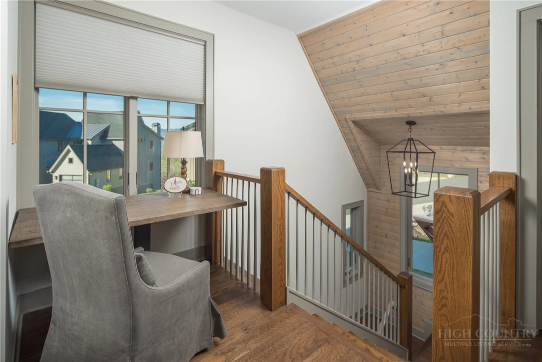 Image number 9 for the current listing