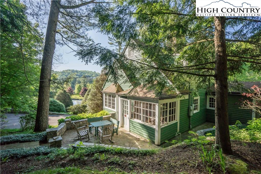 Image number 1 for the current listing