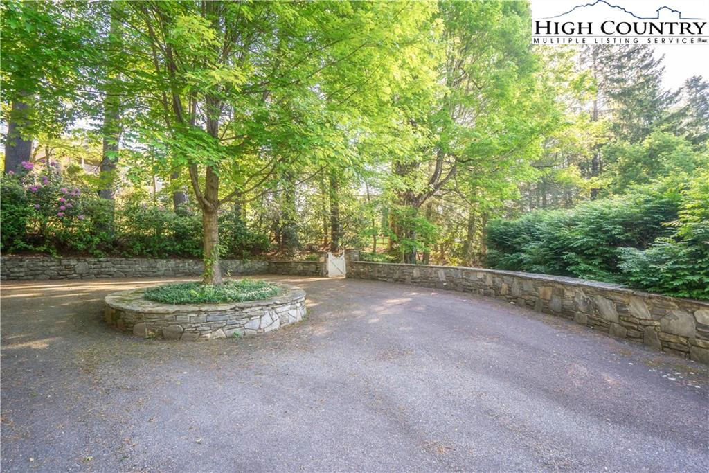 Image number 16 for the current listing