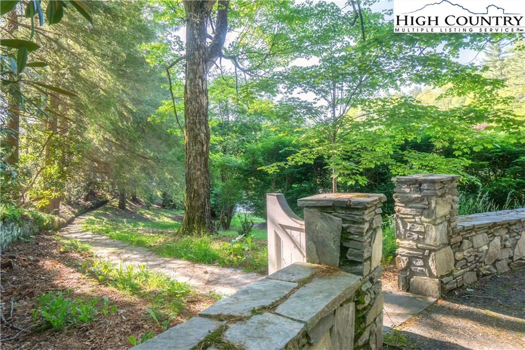 Image number 17 for the current listing