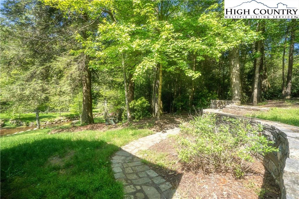 Image number 19 for the current listing