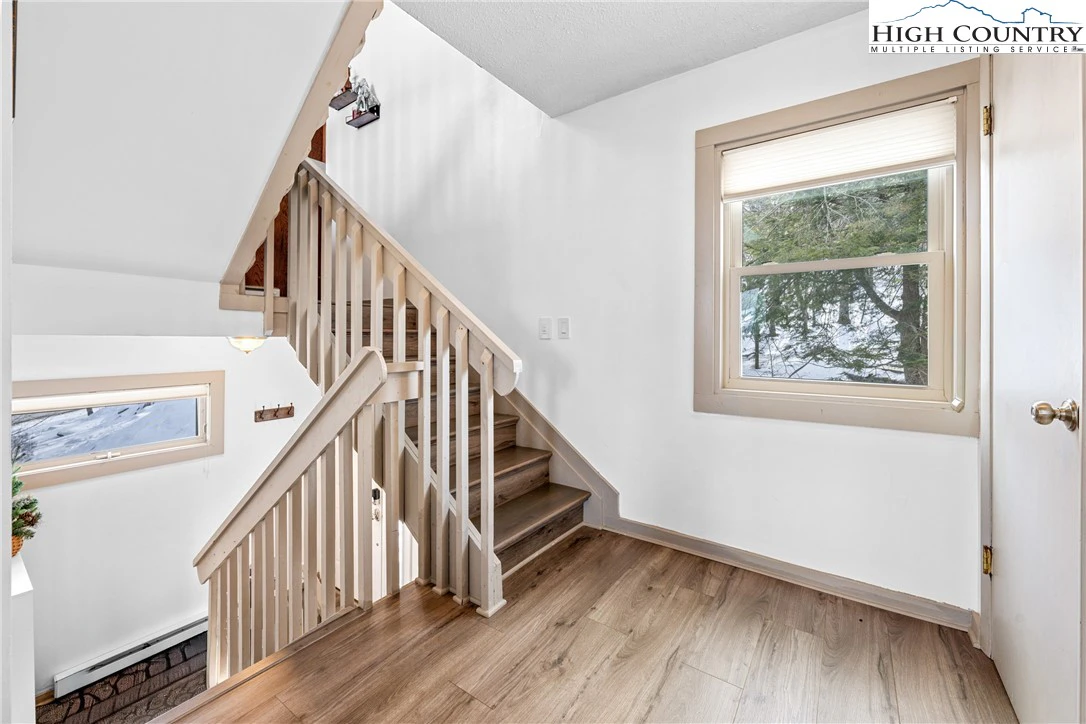 Image number 12 for the current listing