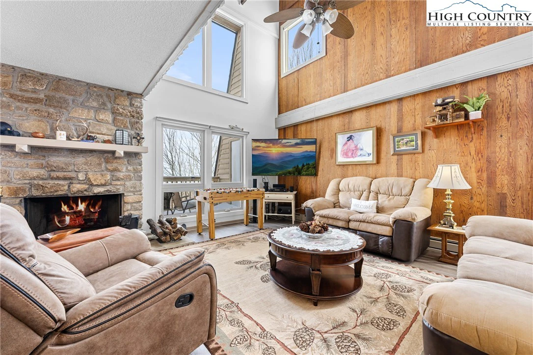 Image number 18 for the current listing