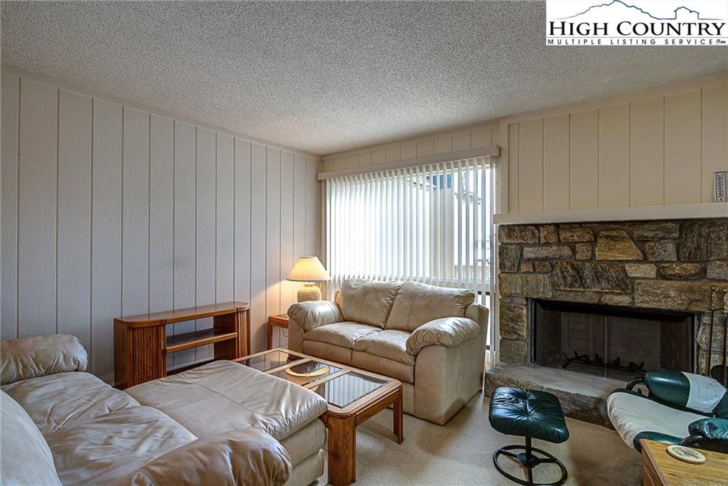 Image number 1 for the current listing