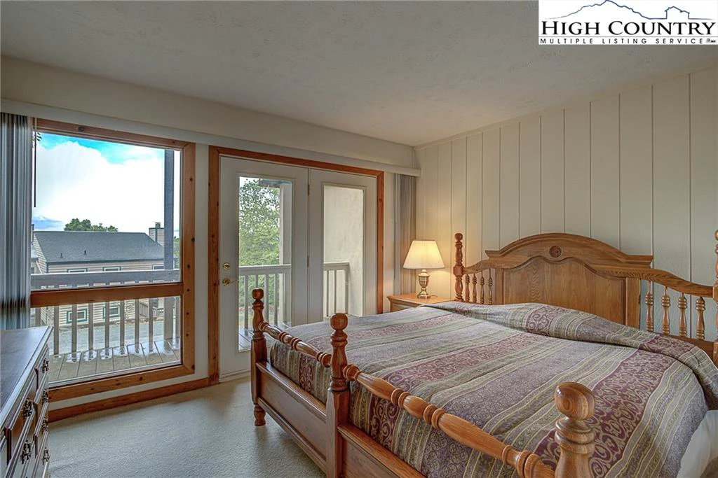 Image number 9 for the current listing
