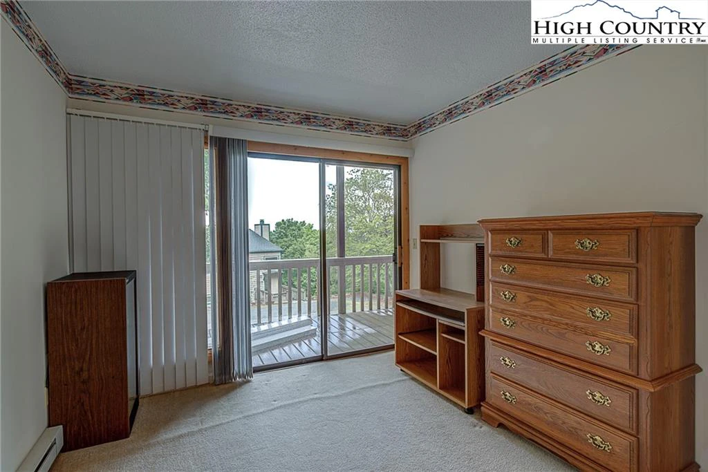 Image number 8 for the current listing