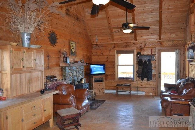 Image number 15 for the current listing