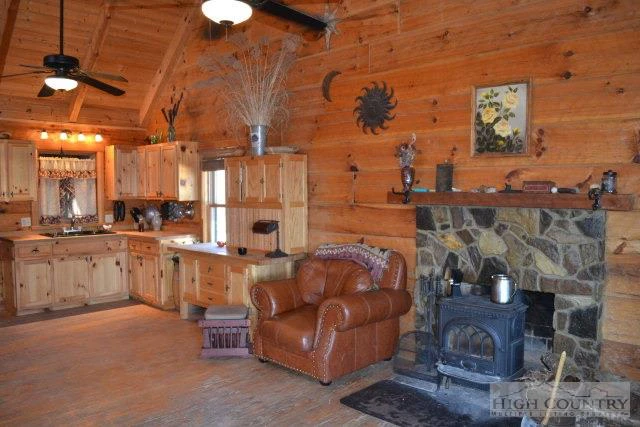 Image number 16 for the current listing