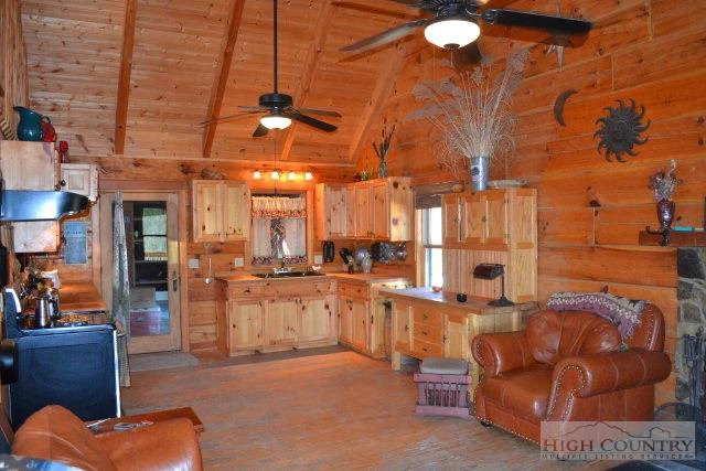 Image number 17 for the current listing