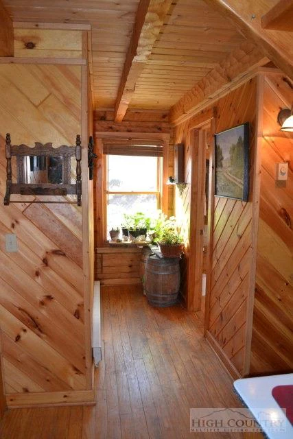 Image number 18 for the current listing