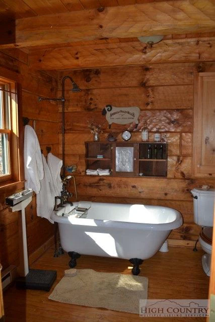Image number 19 for the current listing