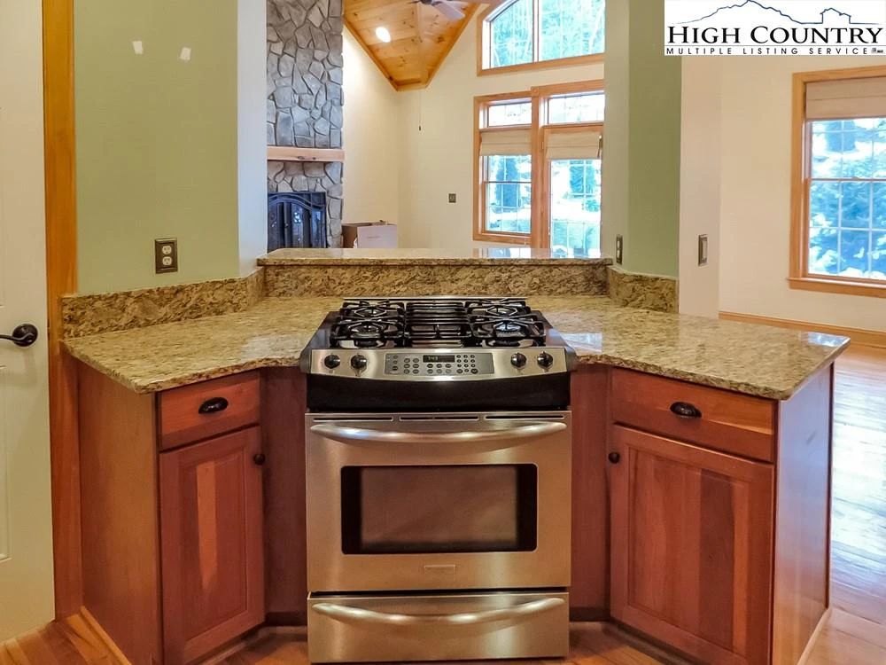 Image number 2 for the current listing