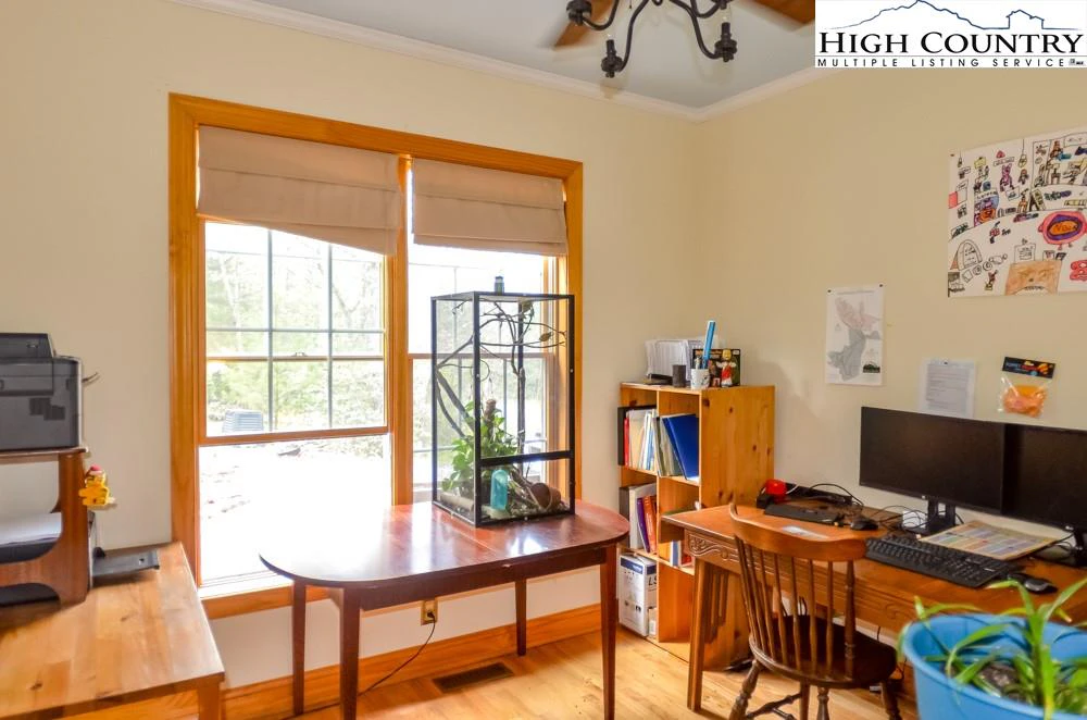 Image number 8 for the current listing