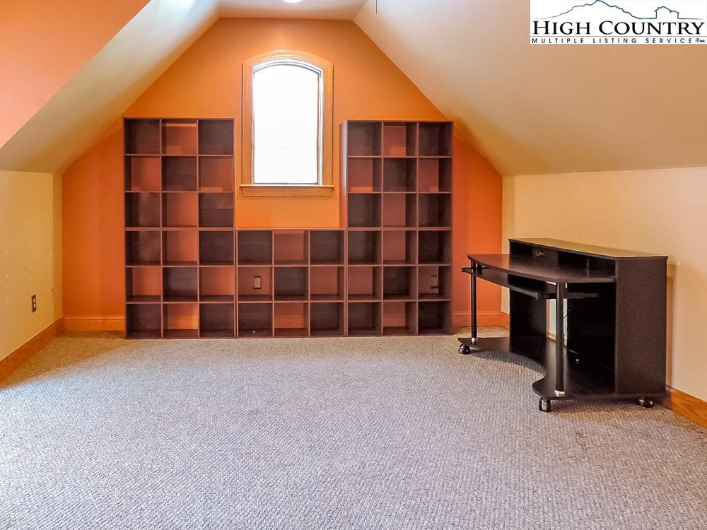 Image number 7 for the current listing