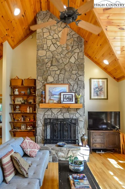 Image number 20 for the current listing