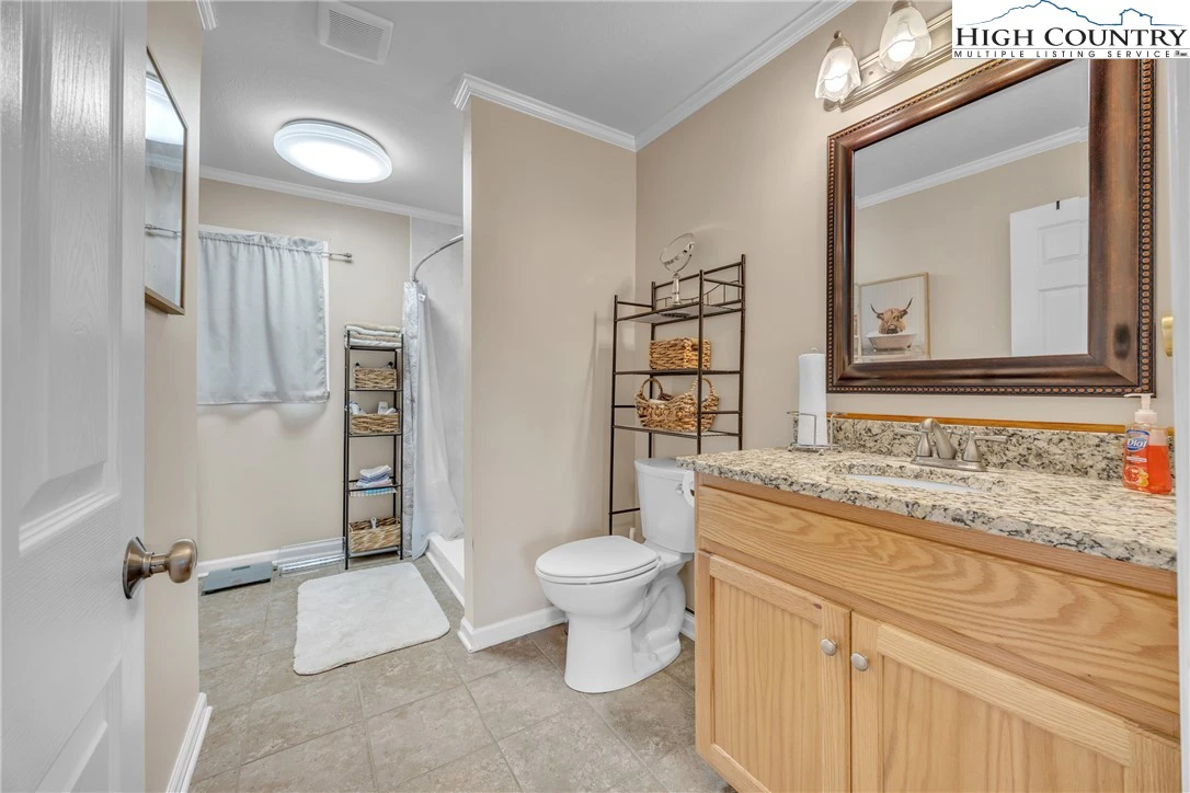 Image number 3 for the current listing