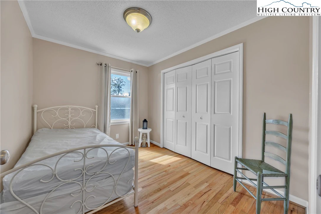 Image number 7 for the current listing