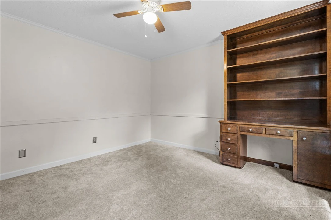 Image number 21 for the current listing