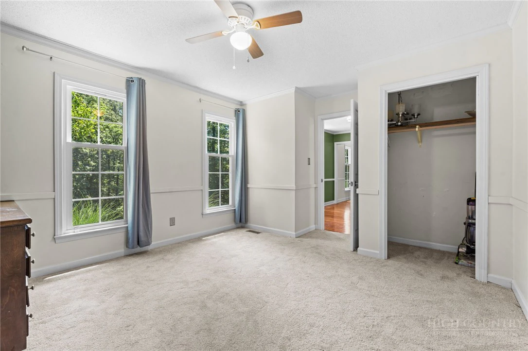 Image number 20 for the current listing