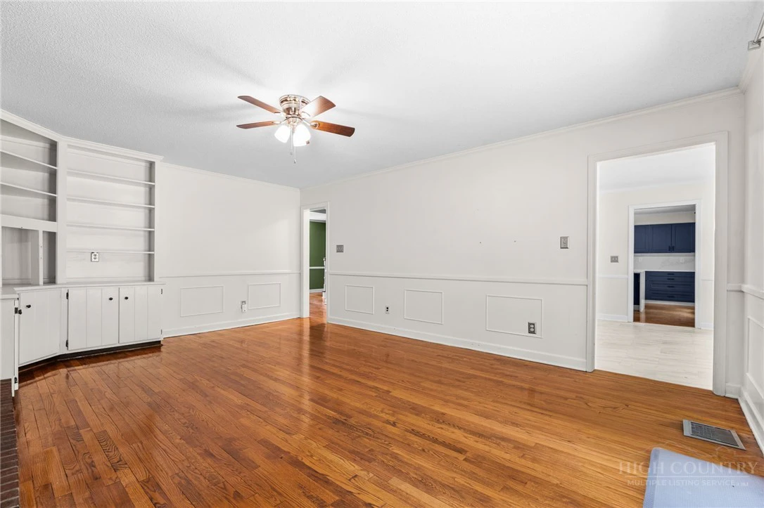 Image number 15 for the current listing