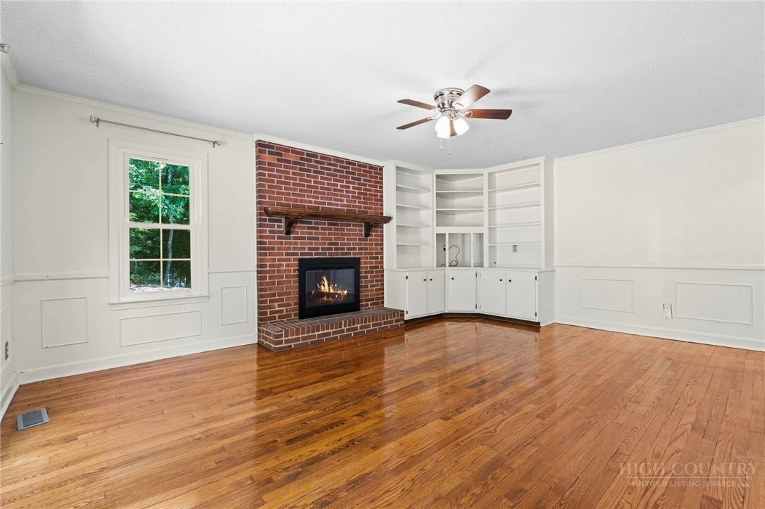 Image number 13 for the current listing