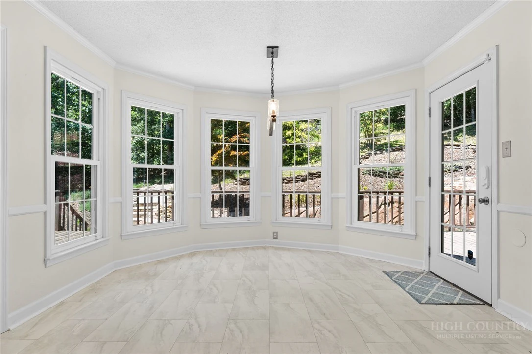 Image number 7 for the current listing