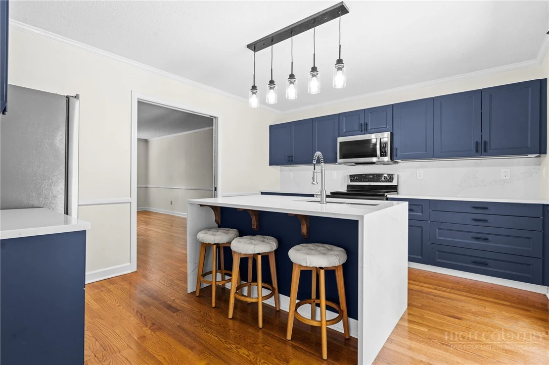 Image number 3 for the current listing