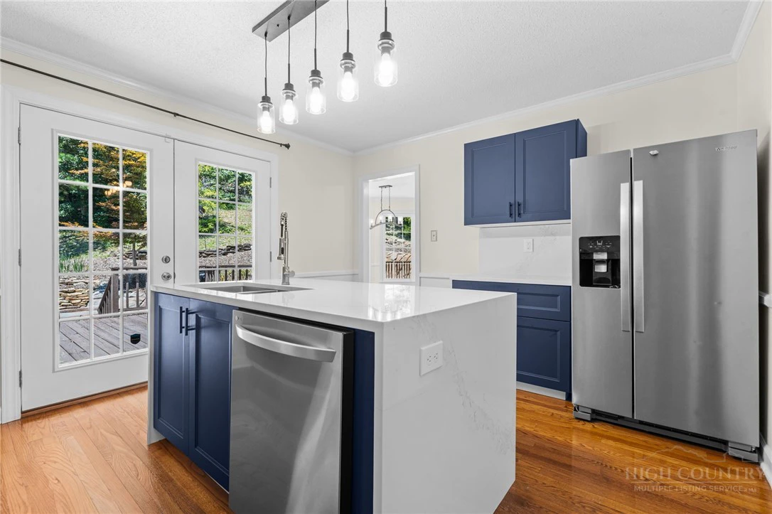 Image number 5 for the current listing