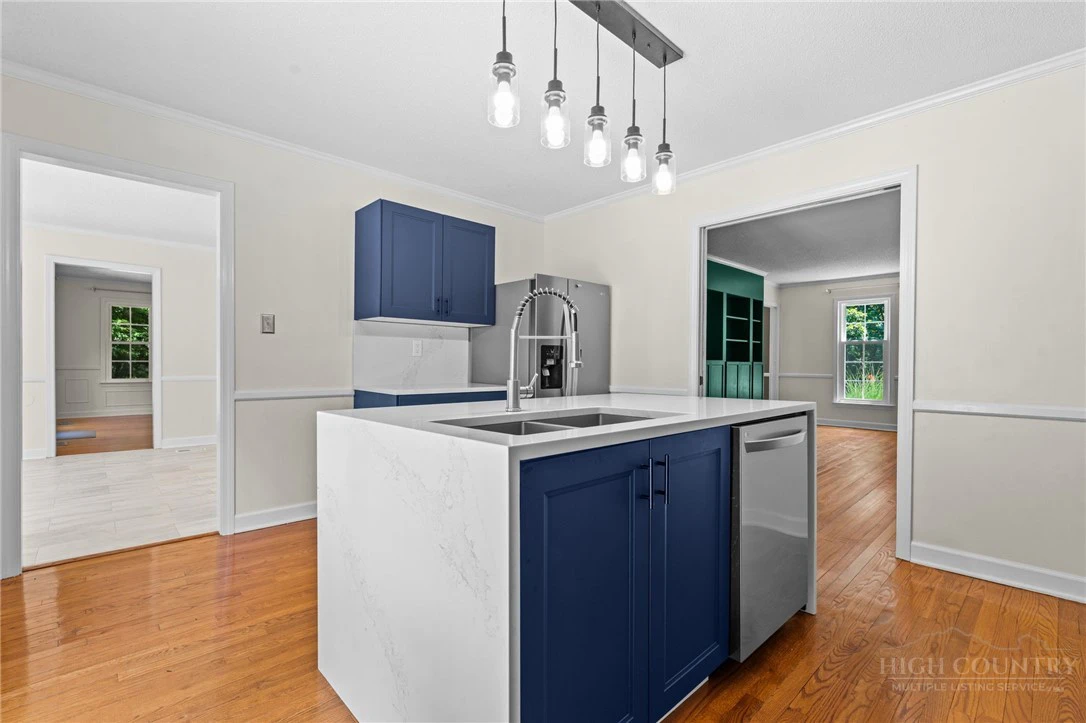Image number 6 for the current listing