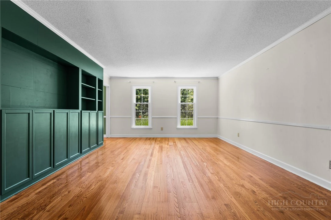 Image number 10 for the current listing
