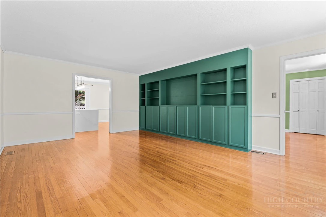 Image number 12 for the current listing