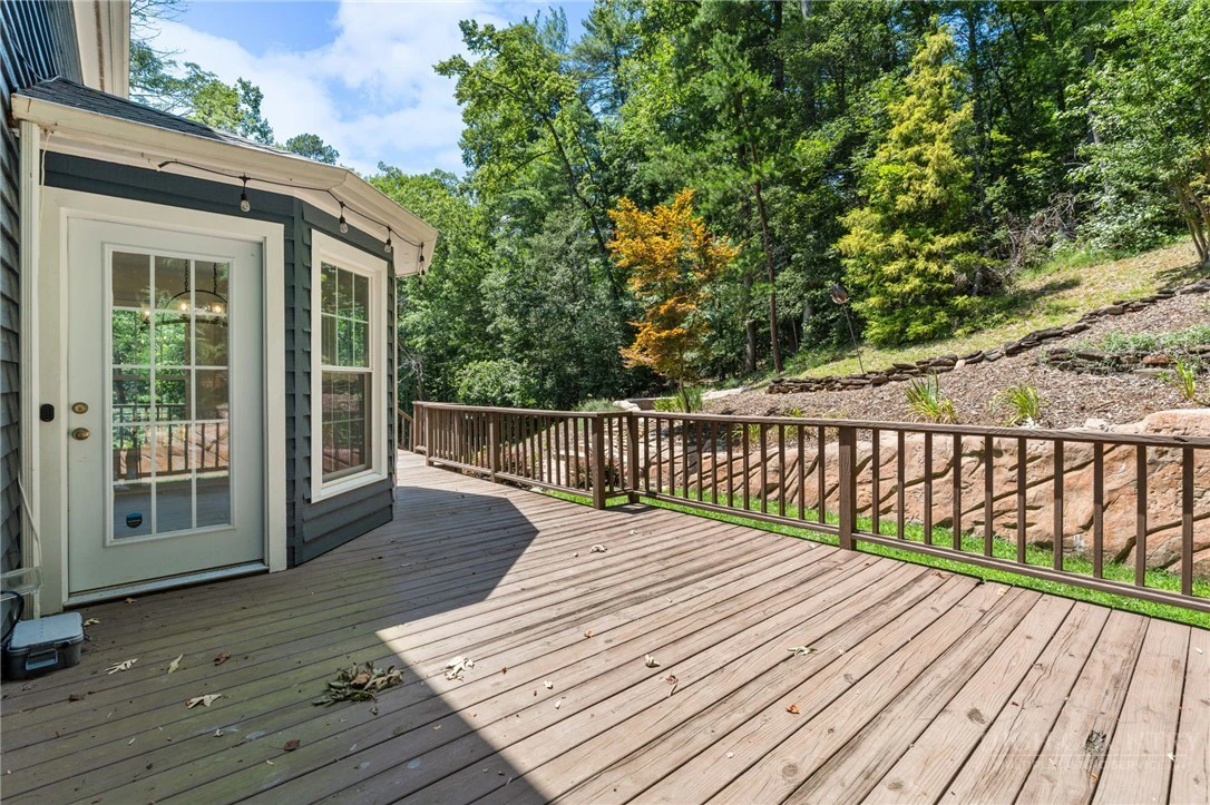 Image number 16 for the current listing
