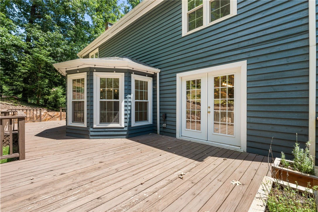 Image number 18 for the current listing