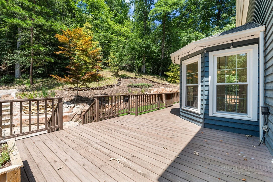 Image number 19 for the current listing