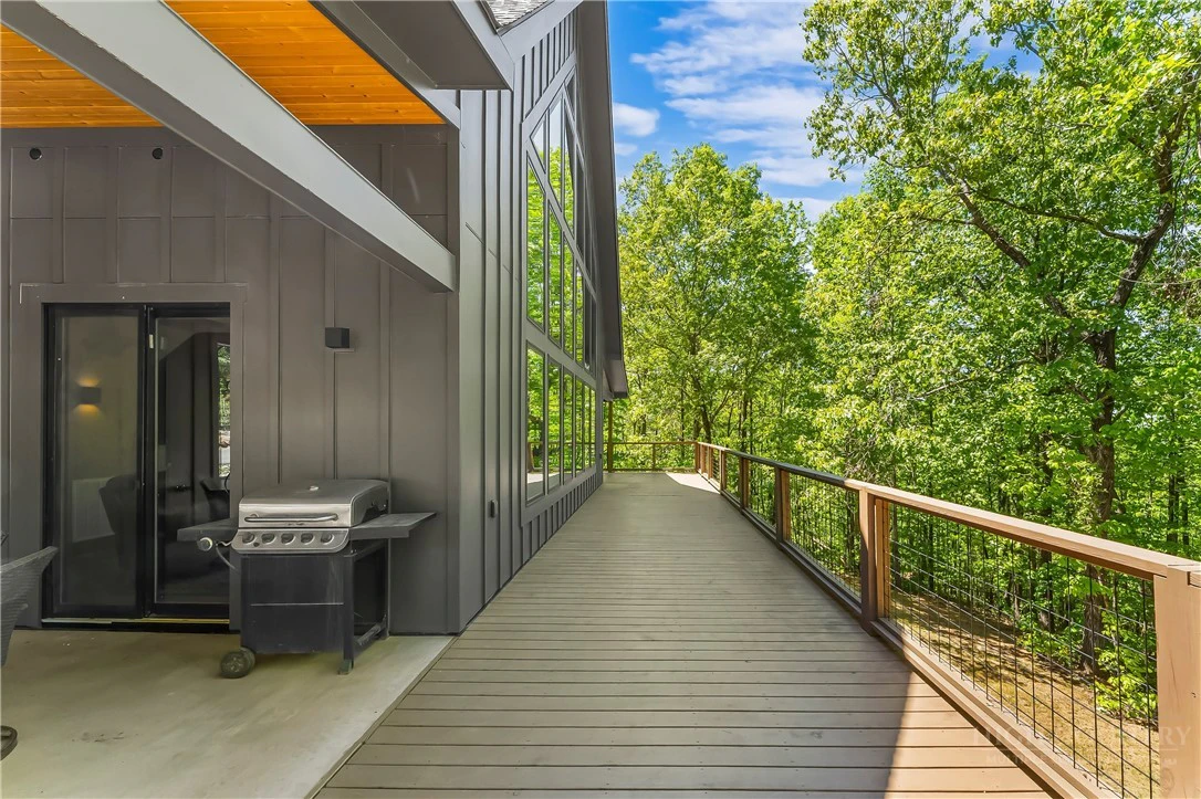 Image number 11 for the current listing