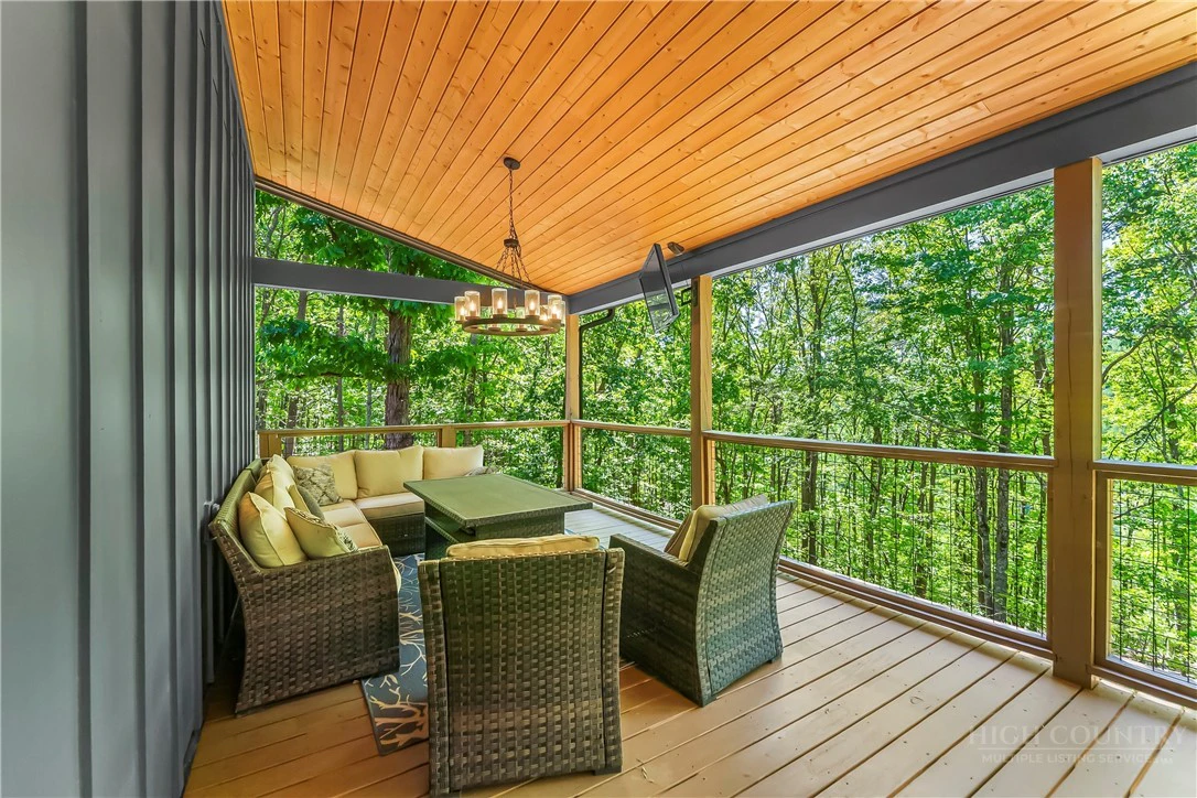 Image number 13 for the current listing
