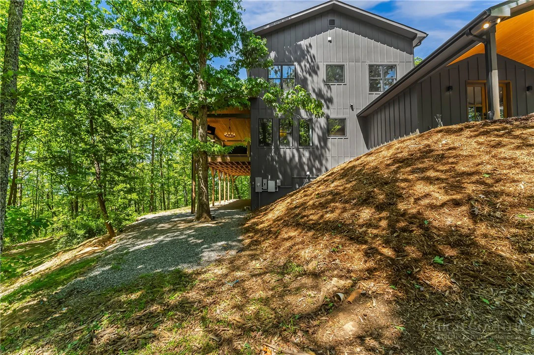 Image number 15 for the current listing