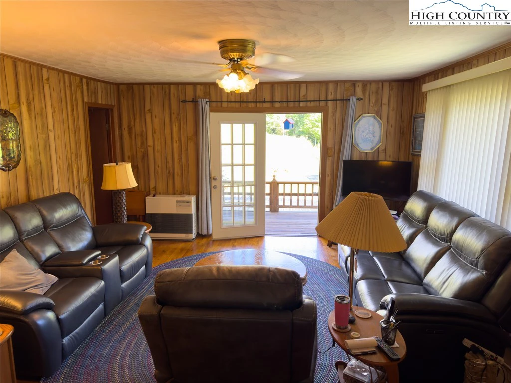 Image number 20 for the current listing