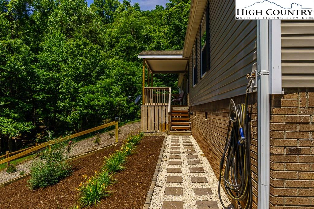 Image number 4 for the current listing