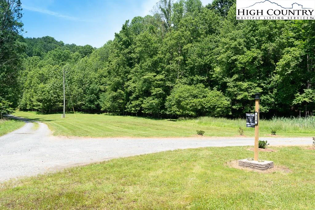 Image number 17 for the current listing