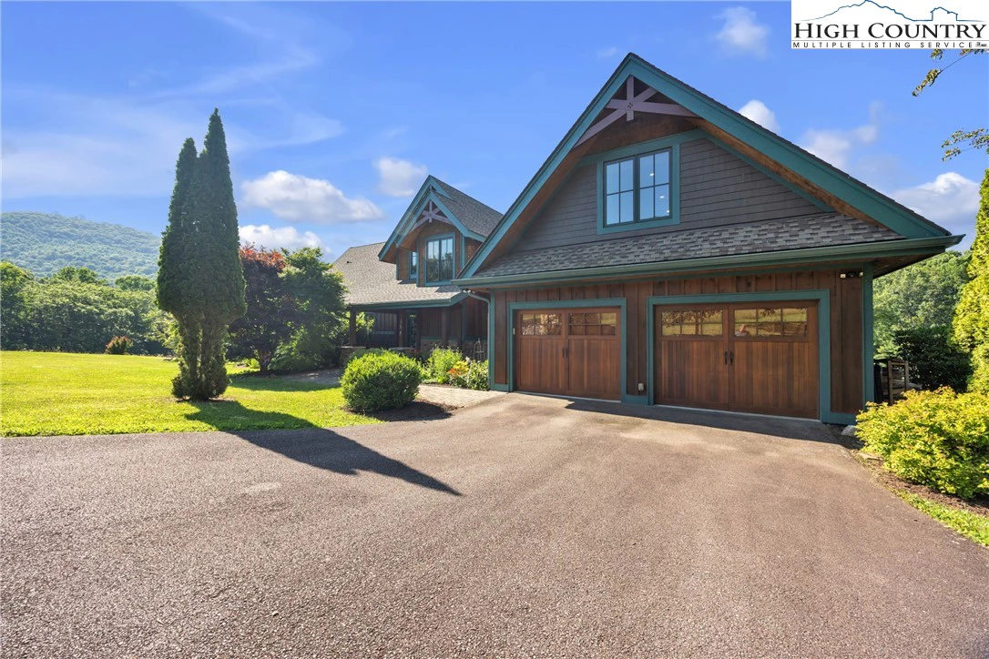 Image number 15 for the current listing
