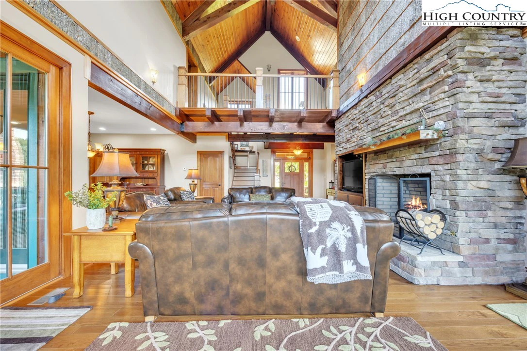 Image number 11 for the current listing