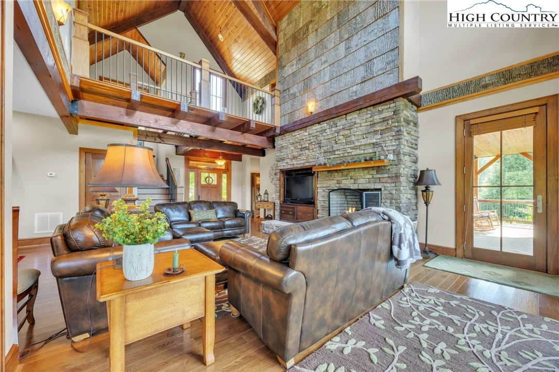 Image number 10 for the current listing