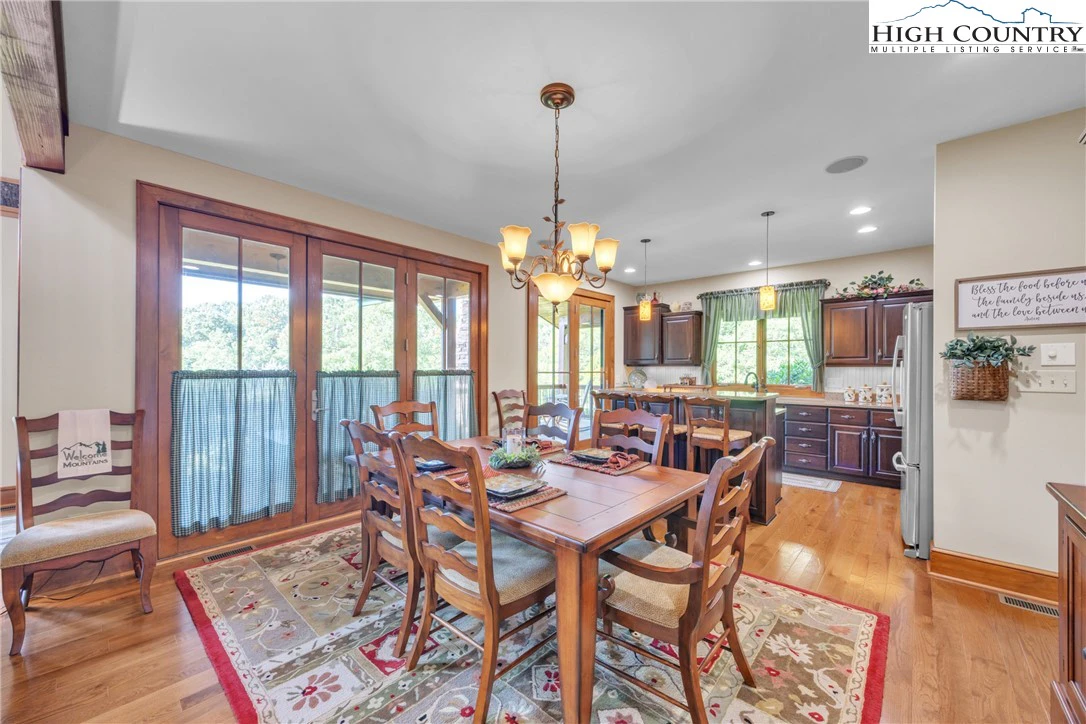 Image number 7 for the current listing