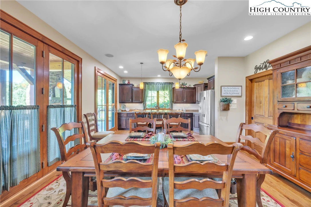 Image number 6 for the current listing