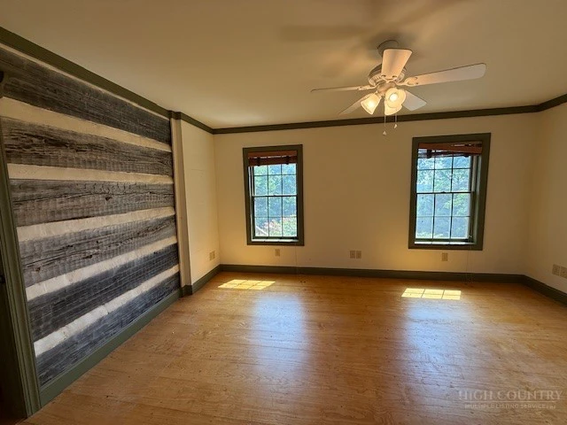 Image number 5 for the current listing