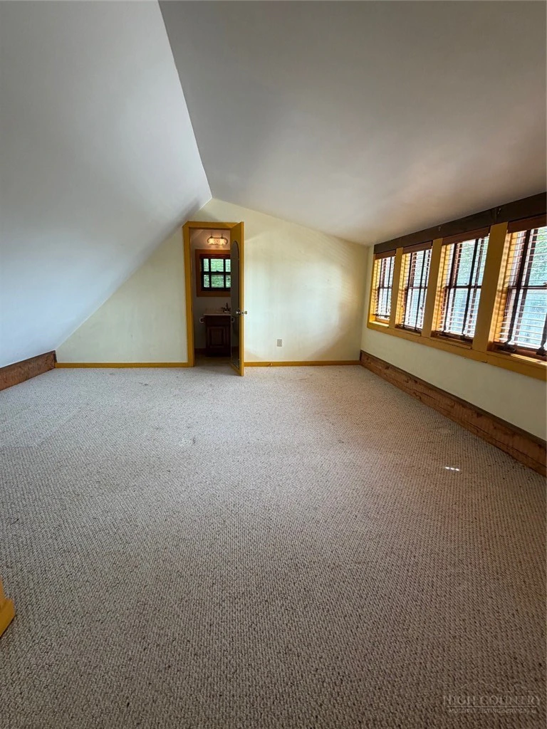 Image number 17 for the current listing