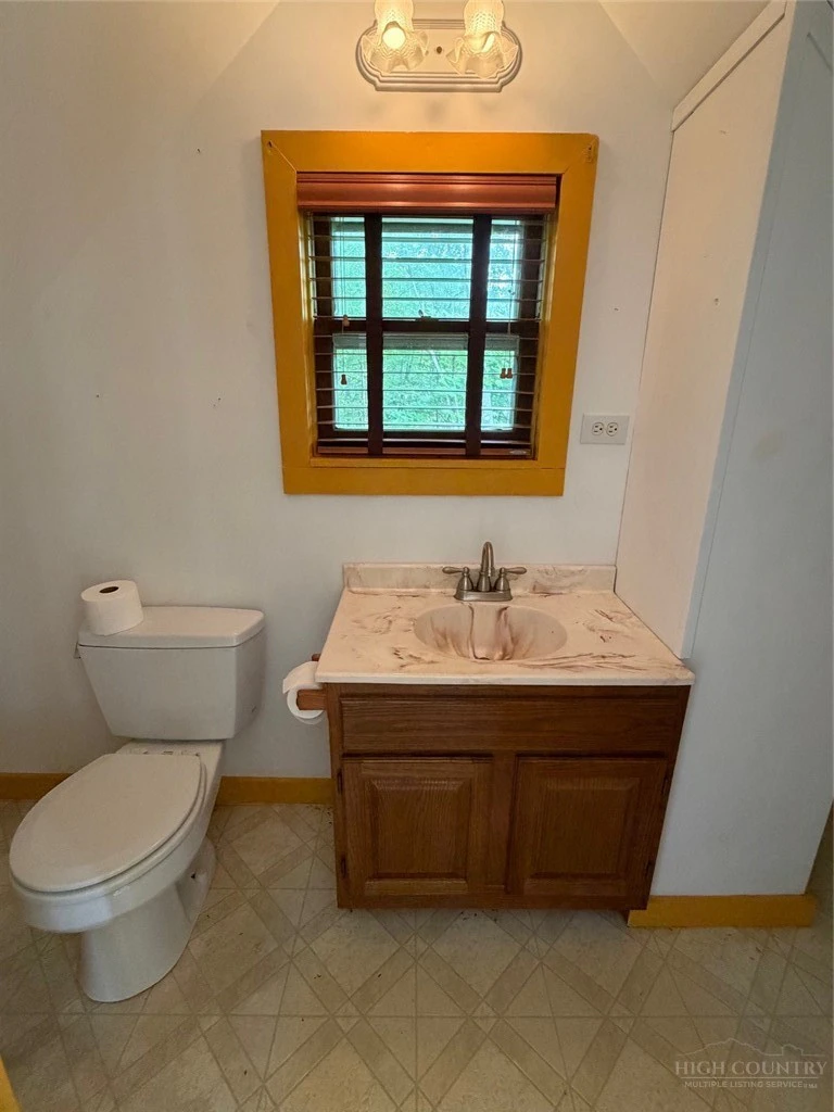 Image number 18 for the current listing